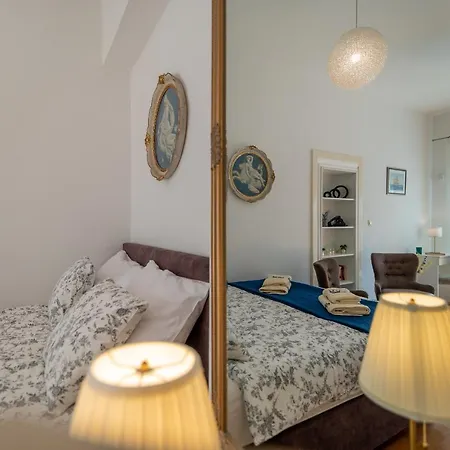 Апартаменти At Bacvice *