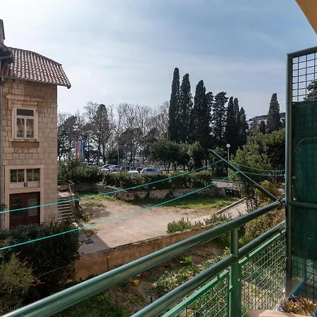 Апартаменти At Bacvice